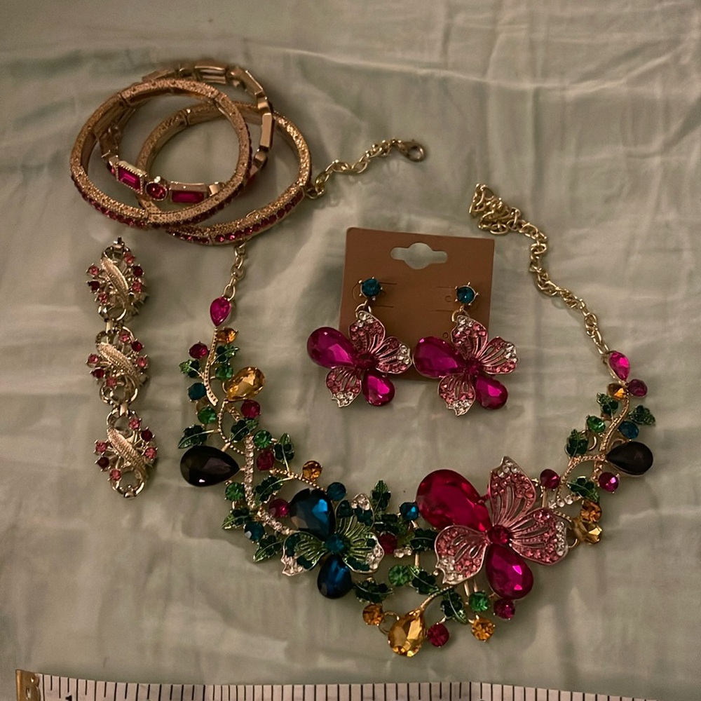 Pink and green necklace with earrings and bracelets